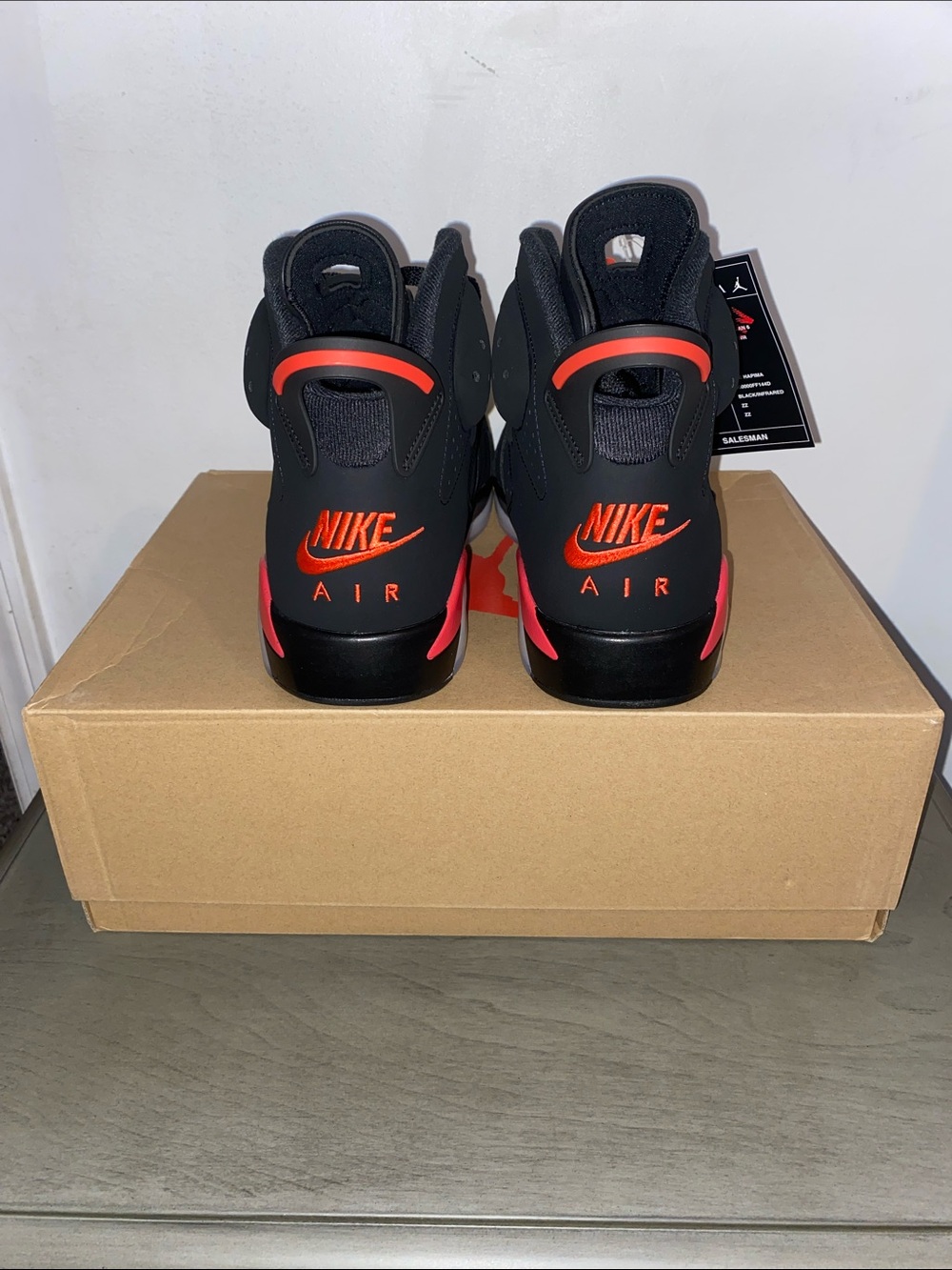 Brand new,never worn, authentic Jordan Men’s Retro High-Top Sneakers-Black & Red - Picture 4 of 5